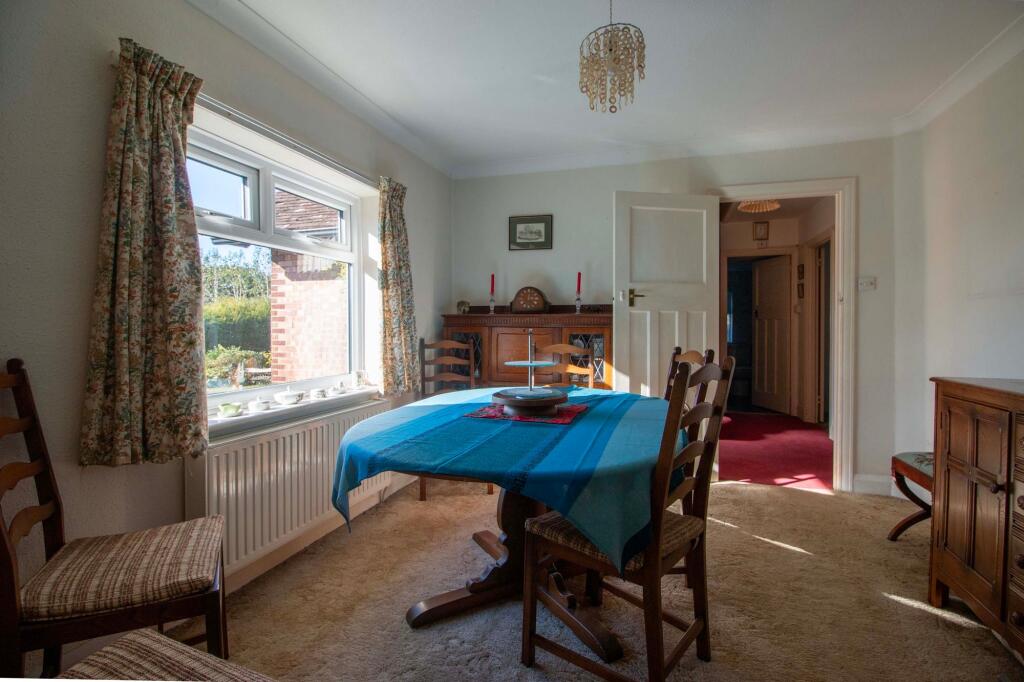 House in Isfield, Rose Hill - More