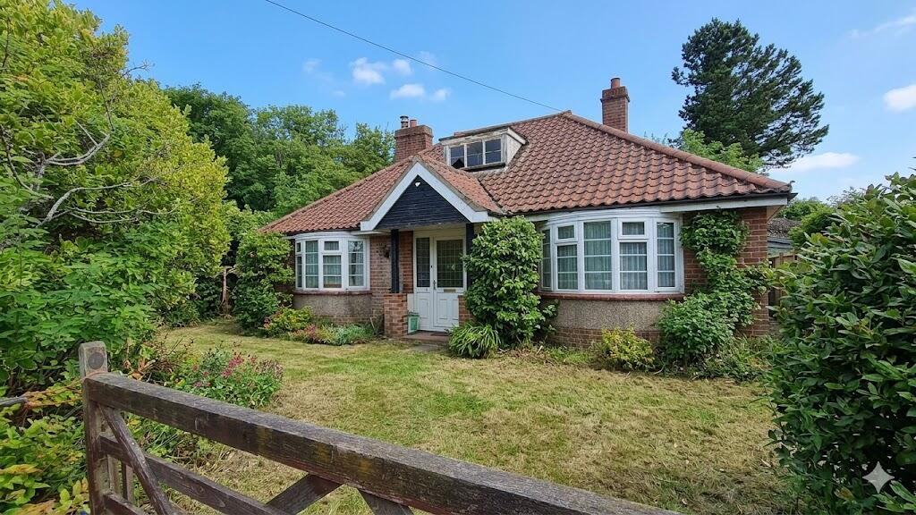 Main image of property: 16 Knowle Road, Sheringham, Norfolk NR26 8PX