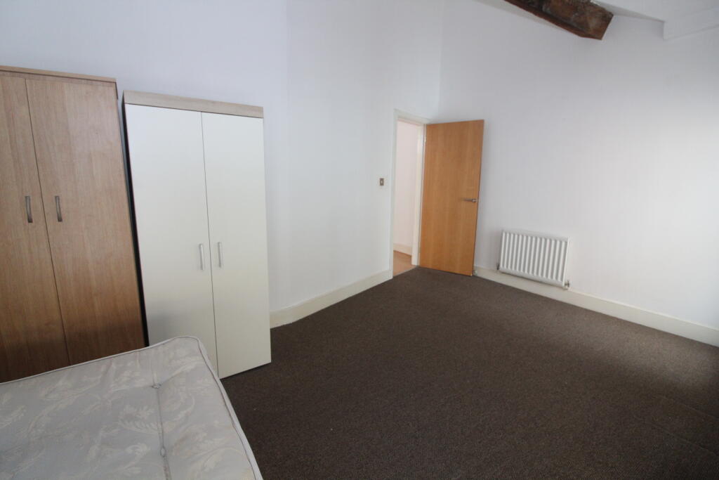 Apartment in Liverpool - More