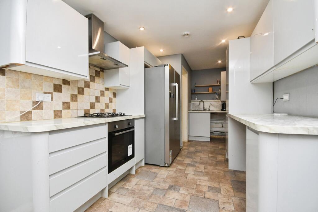 House in Chelmsford, Broomfield - View 3