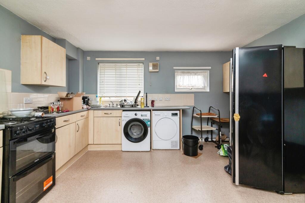 House in Nottingham, Hyson Green - View 3