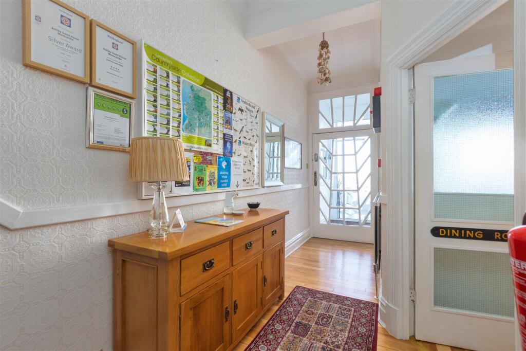 House in Morecambe, Poulton-le-Sands - More