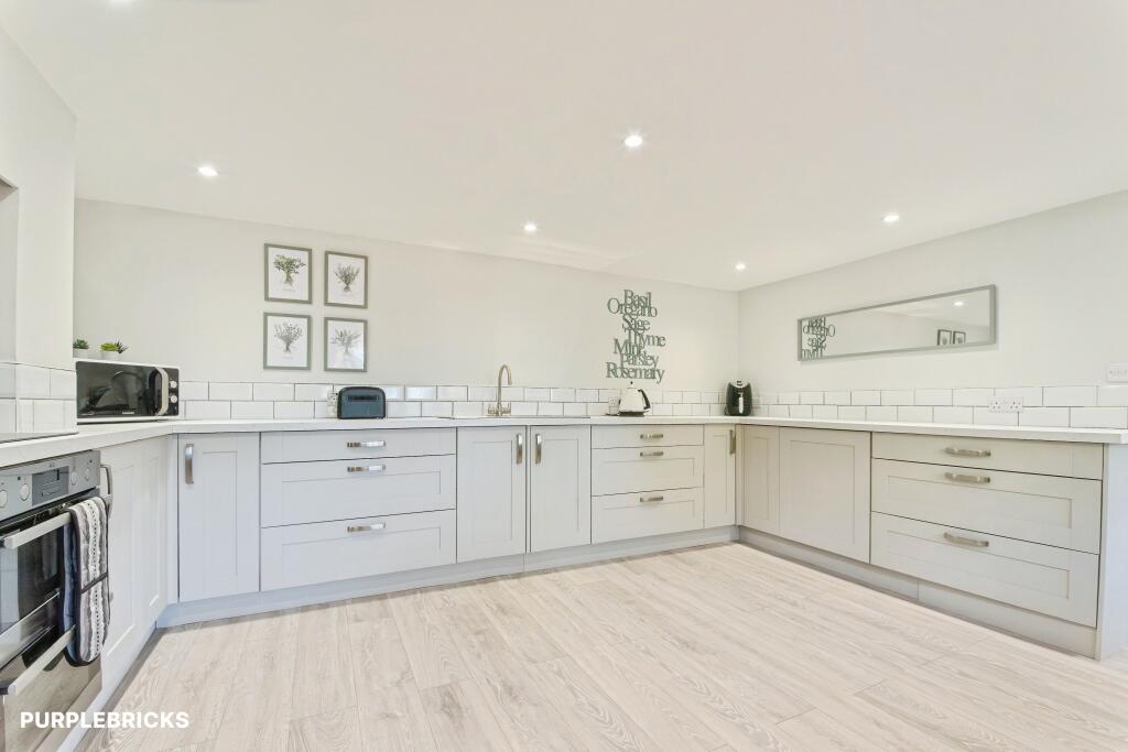 House in Swindon - View 4