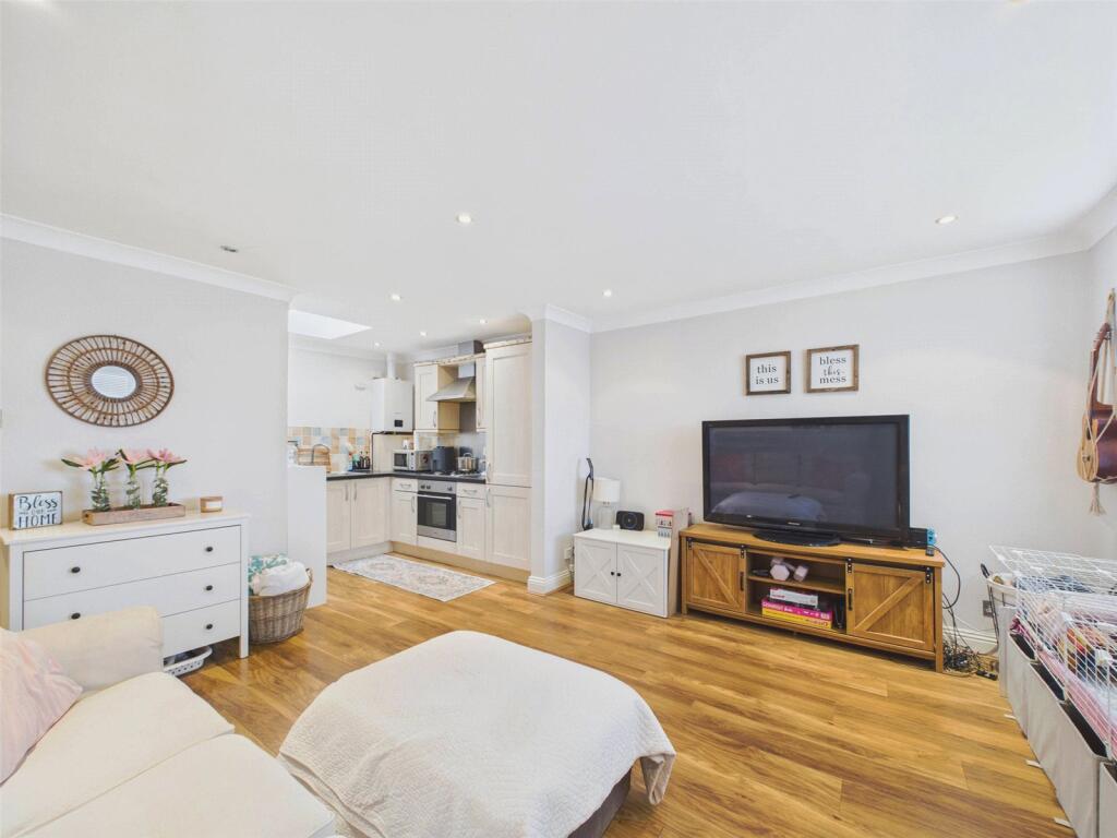 Southbourne Road, Southbourne, Bournemouth, Dorset, BH6 - View 4