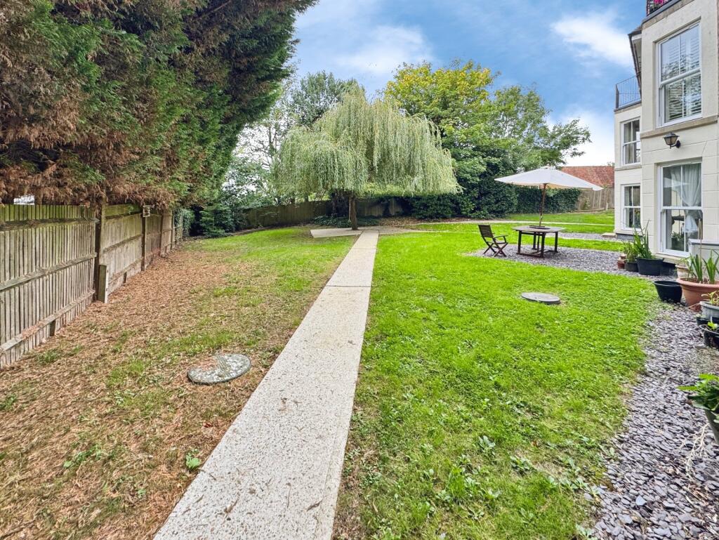 Apartment in Tonbridge - More