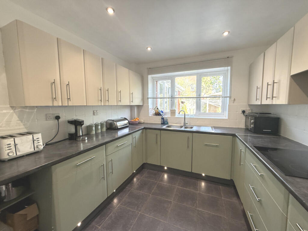 House in Bristol, Bradley Stoke - View 6