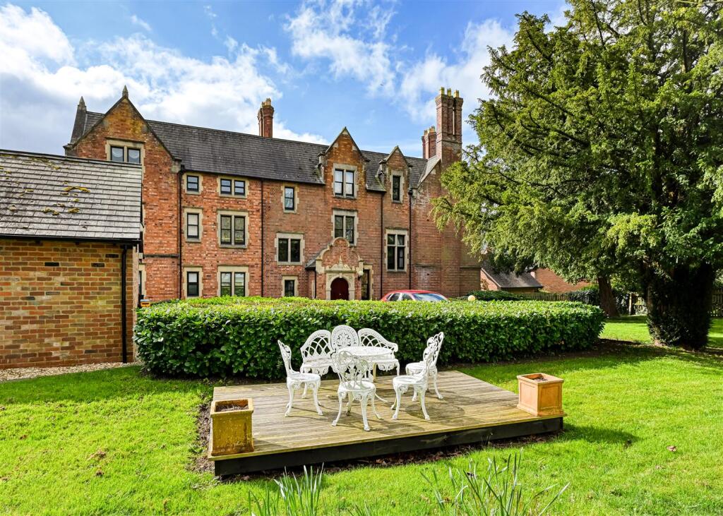 2-bed flat on 9 The Old Rectory Drive, Weston-Under-Lizard, Shifnal, TF11 8QG, £230,000