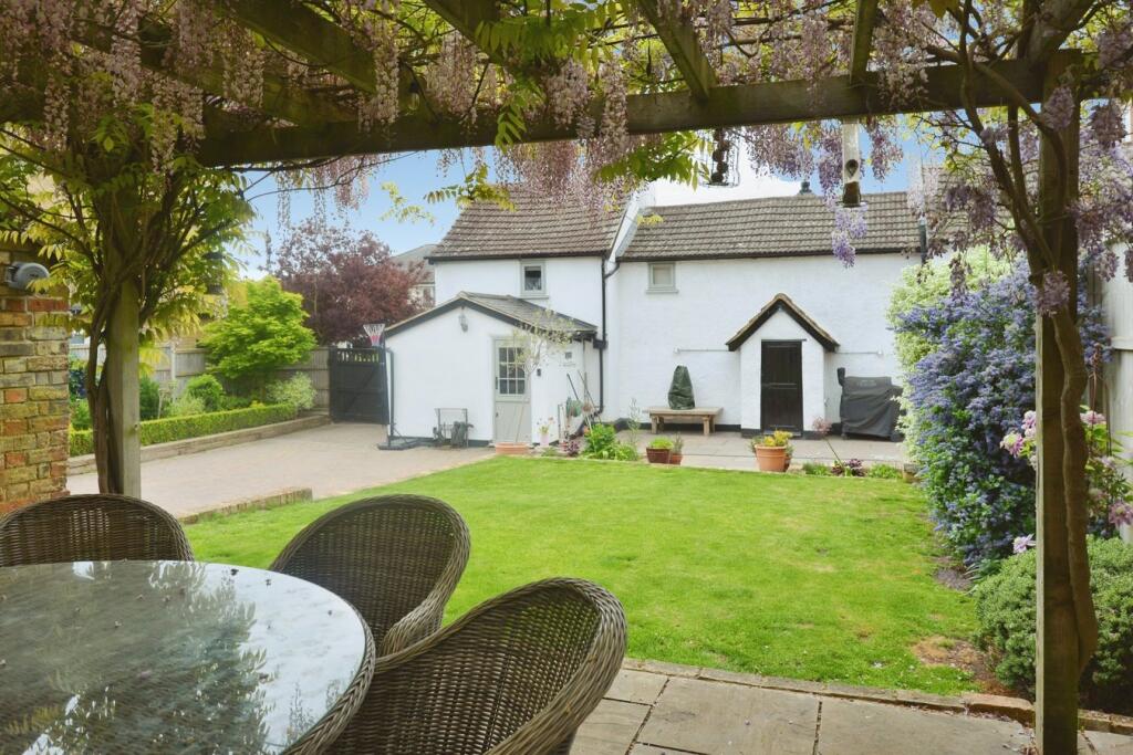 Main image of property: High Street, HENLOW, SG16