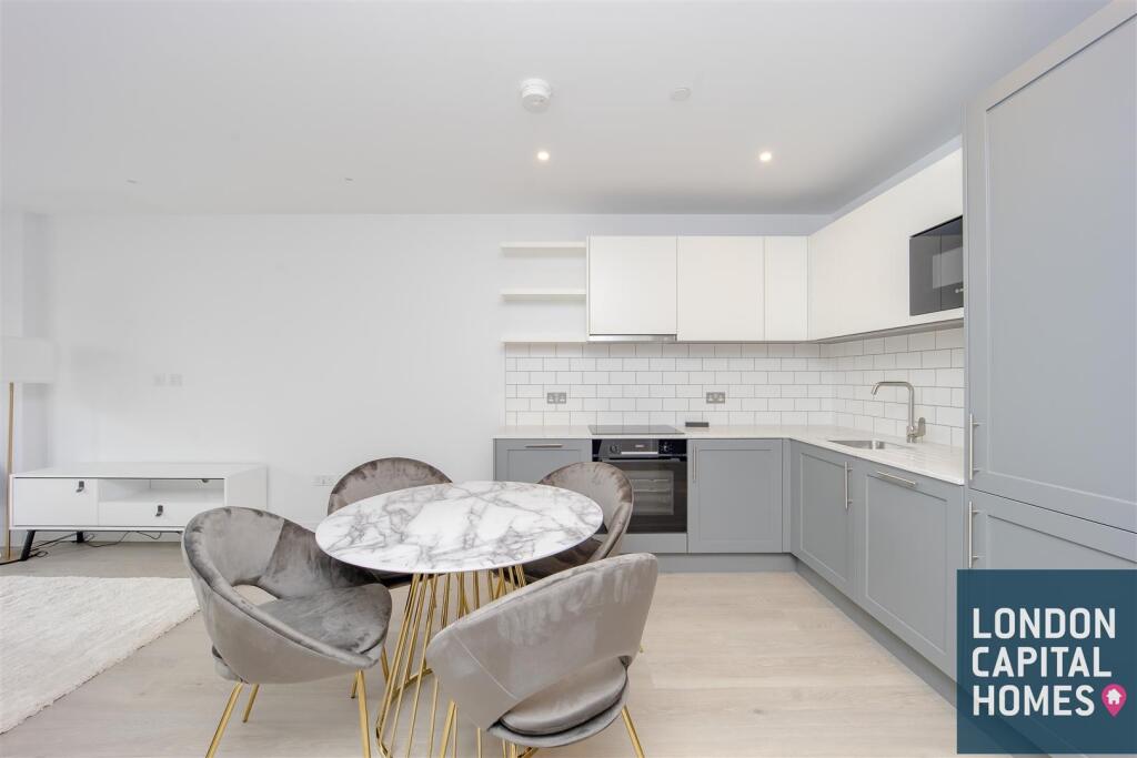 Apartment in London - More