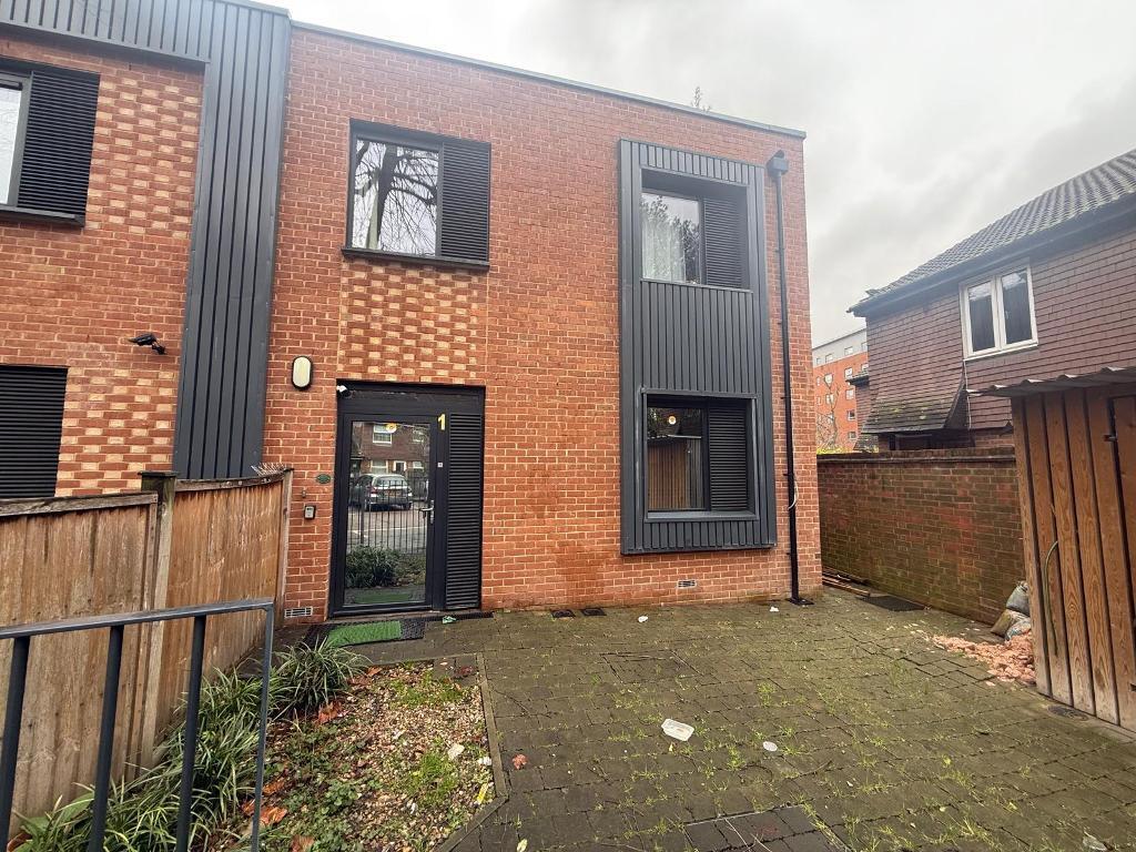 Main image of property: 130, Rotherhithe New Road, Southwark, London, SE16 2AP