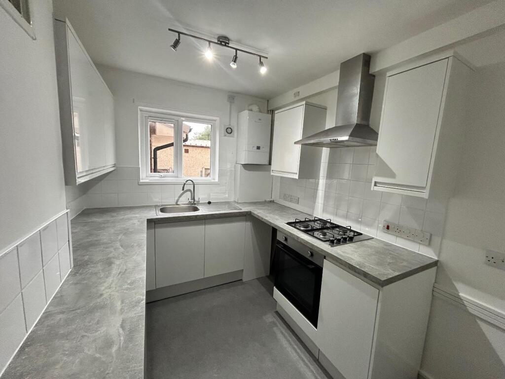 Apartment in Swindon, Penhill, Central Swindon North - View 3