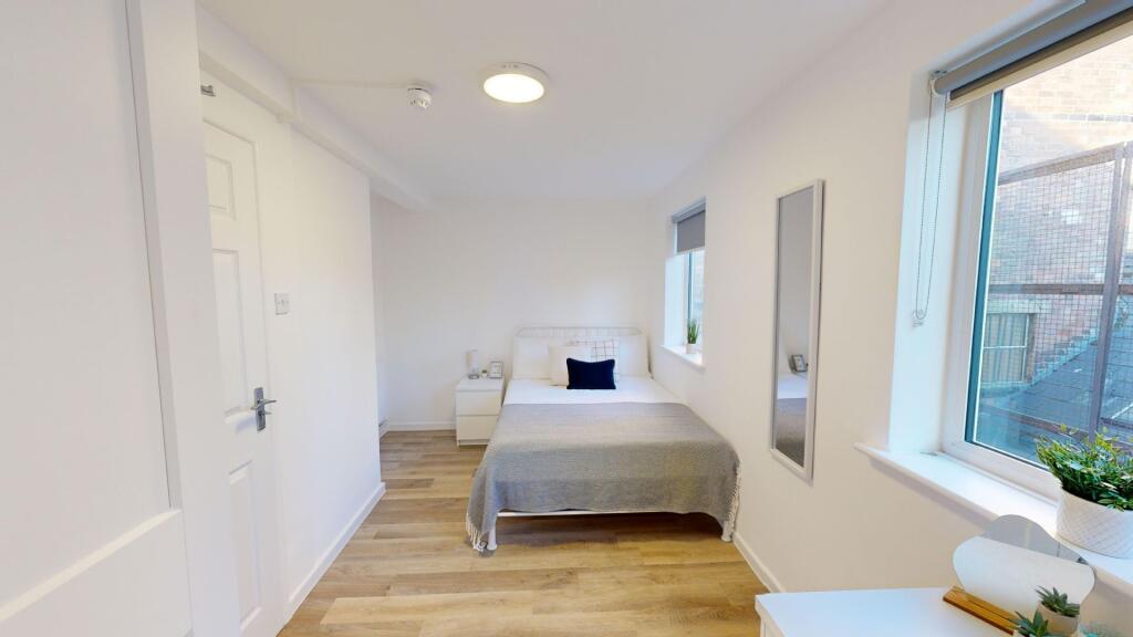 House in Nottingham, Nottinghamshire - More