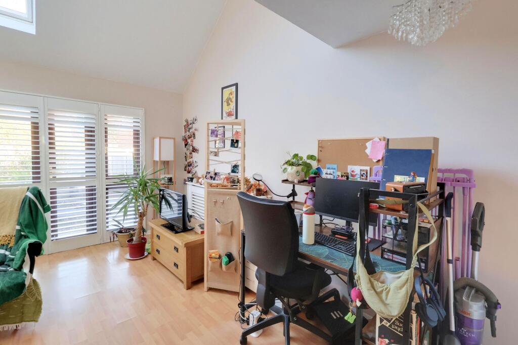 House in Croydon - View 5