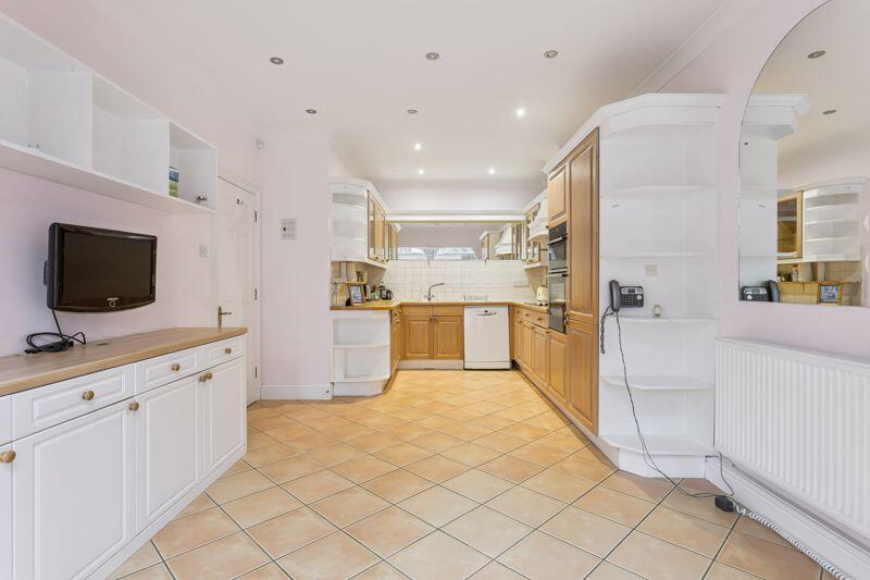 House in Slough - View 5