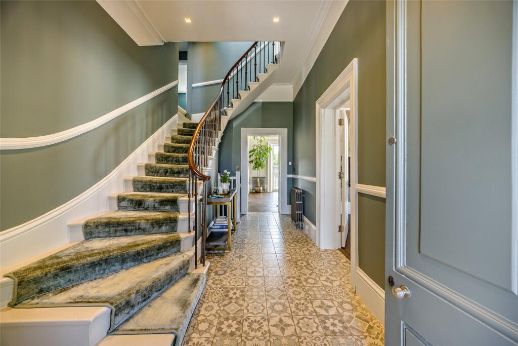 Shurdington Road, Cheltenham, Gloucestershire, GL53 photo 3