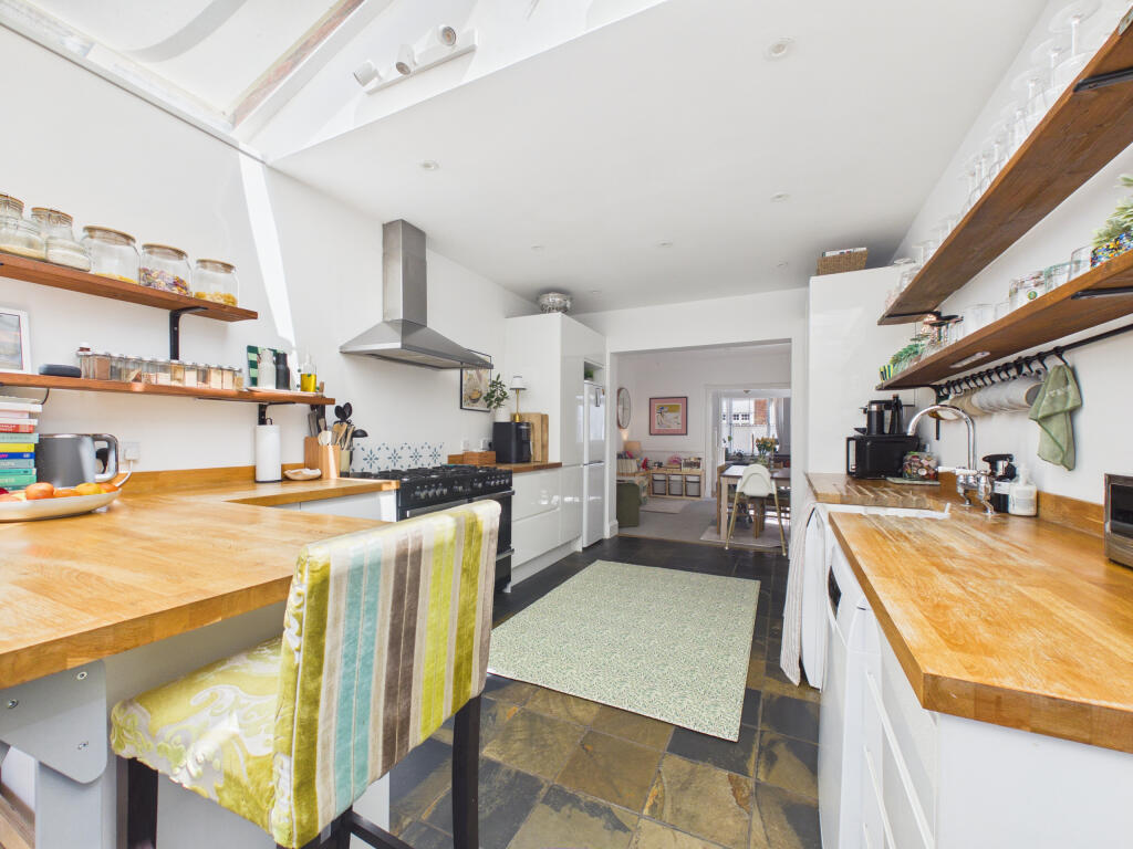 House in Marlow, Buckinghamshire - More