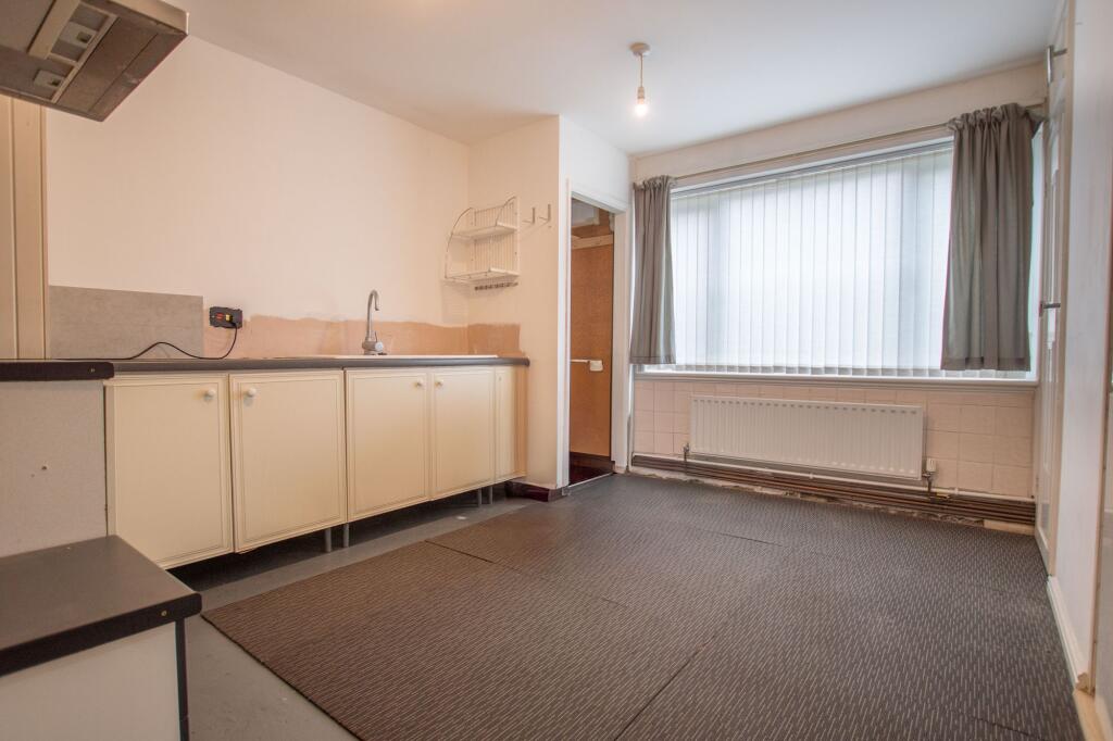 Apartment in Guildford, Stoughton - View 3
