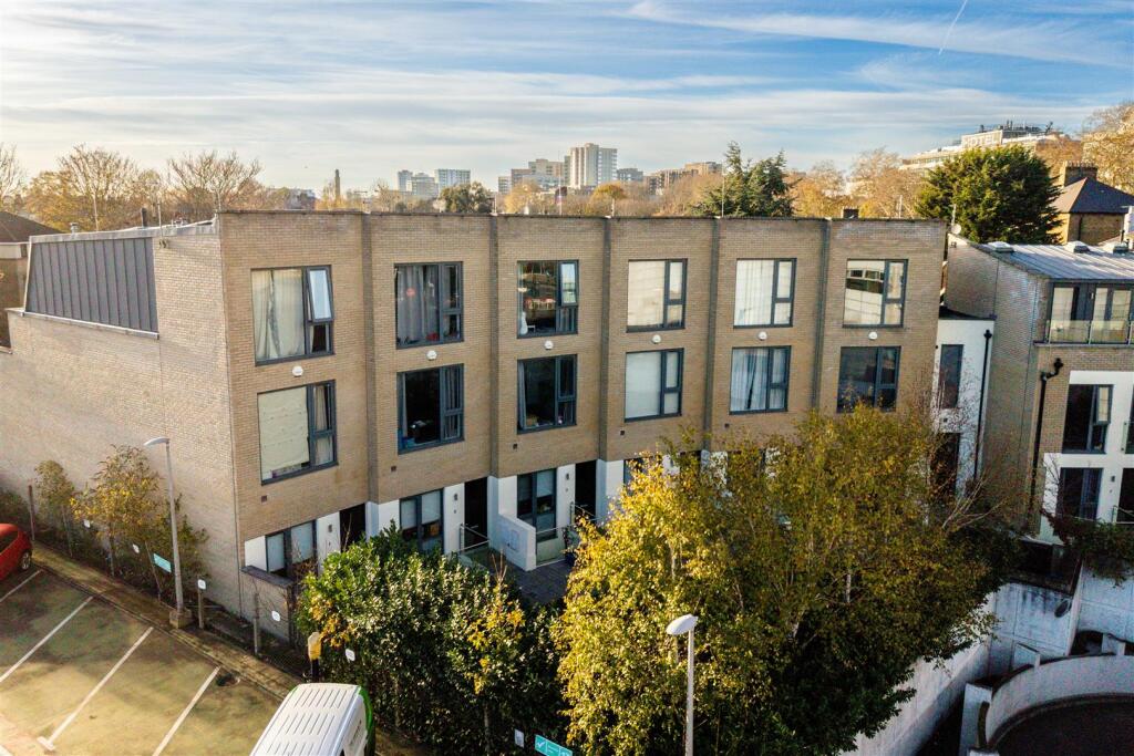 Main image of property: Gunnersbury Mews, W4