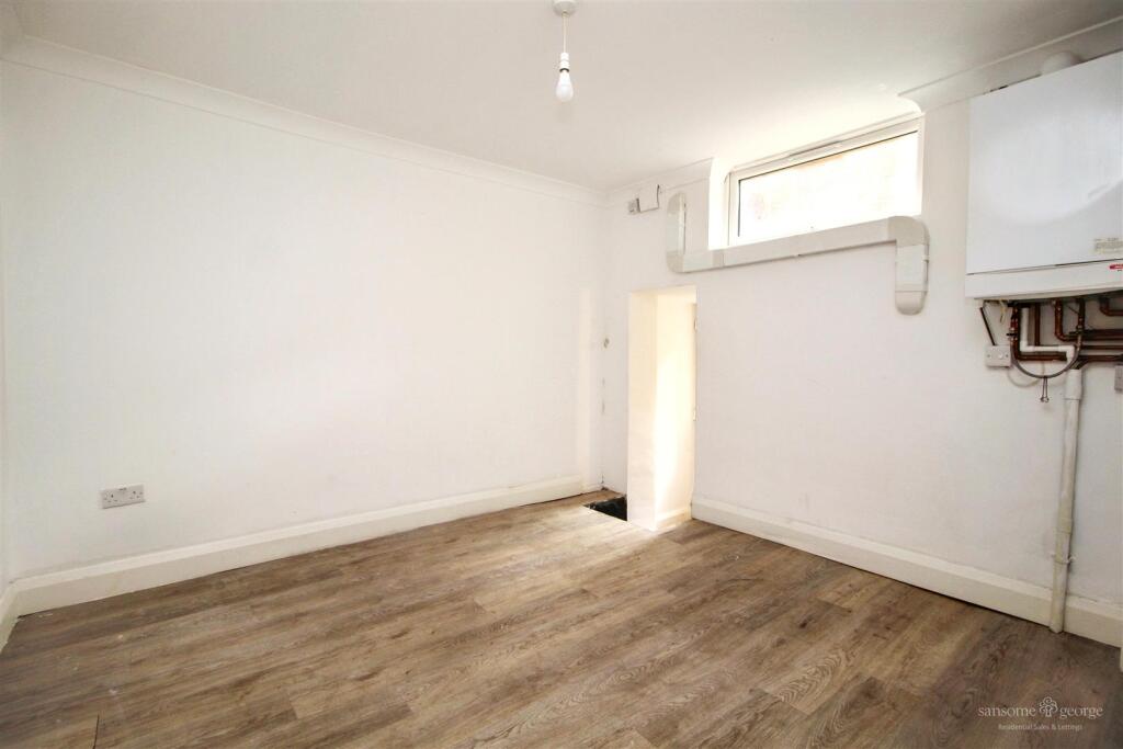Apartment in Reading, Katesgrove - More