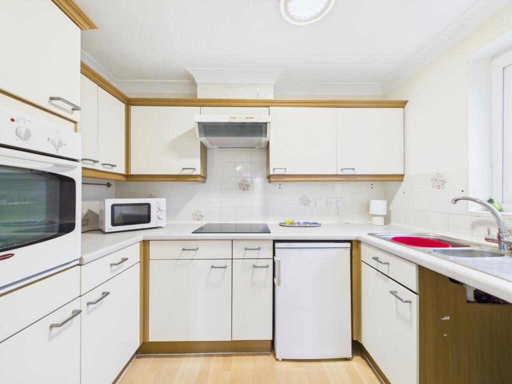 Apartment in Preston - View 5