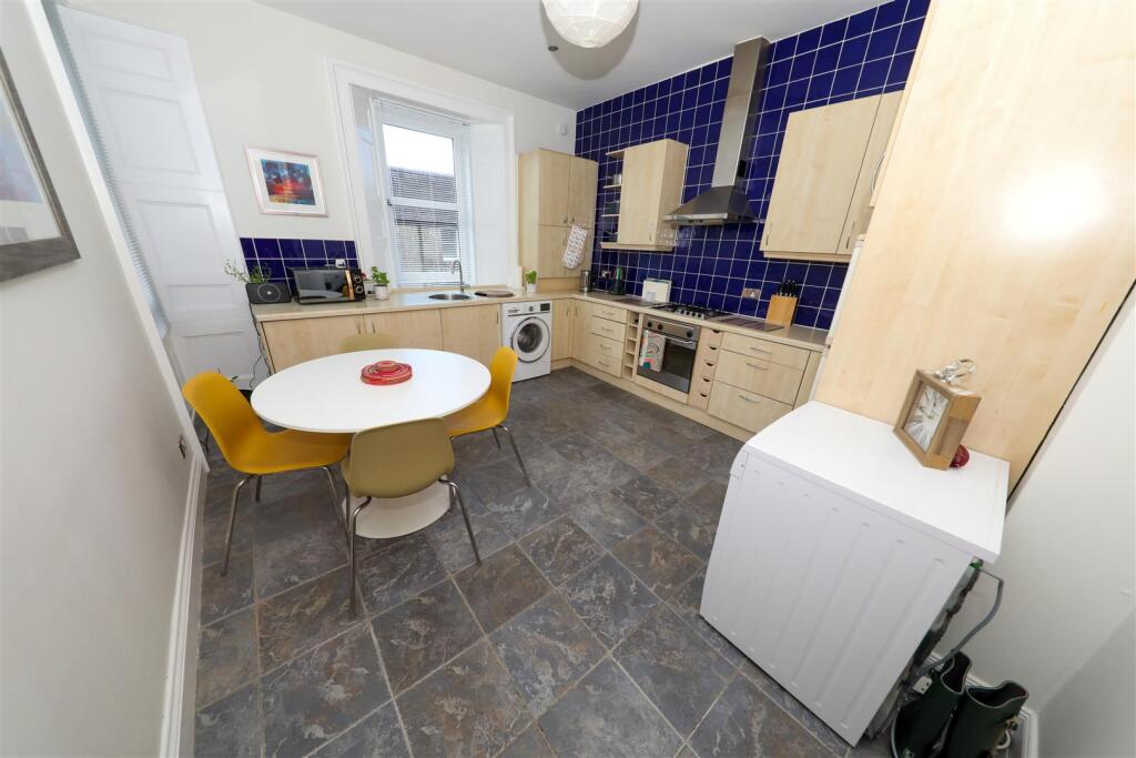 Apartment in Markinch, Woodside - More