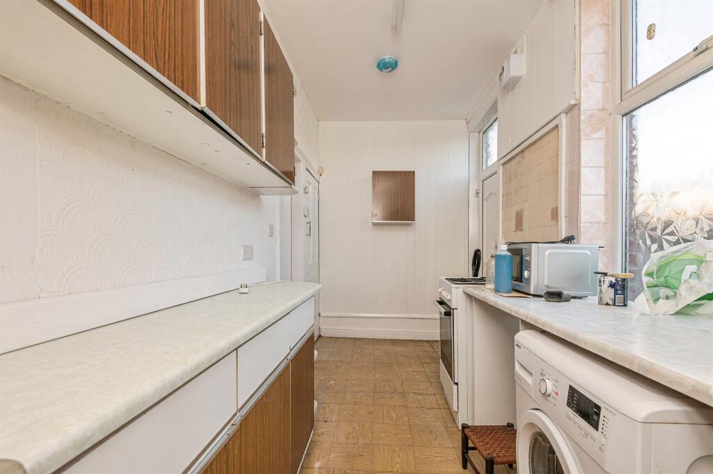 Leeds Road, Dewsbury photo 3