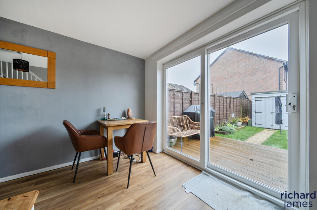 Glenville Close, Royal Wootton Bassett, SN4 photo 3