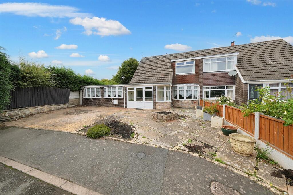 Greenfields Road, Wombourne, Wolverhampton photo 2