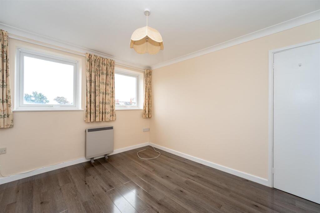 Apartment in Havant, Hampshire - View 3