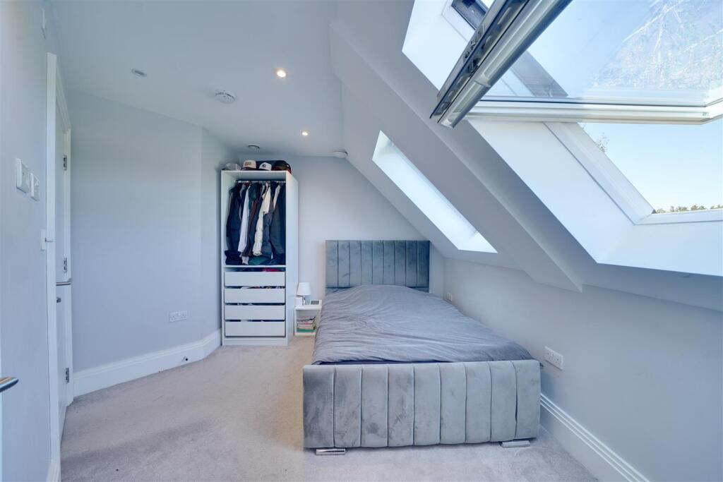 Apartment in Hatfield, North Mymms - View 5