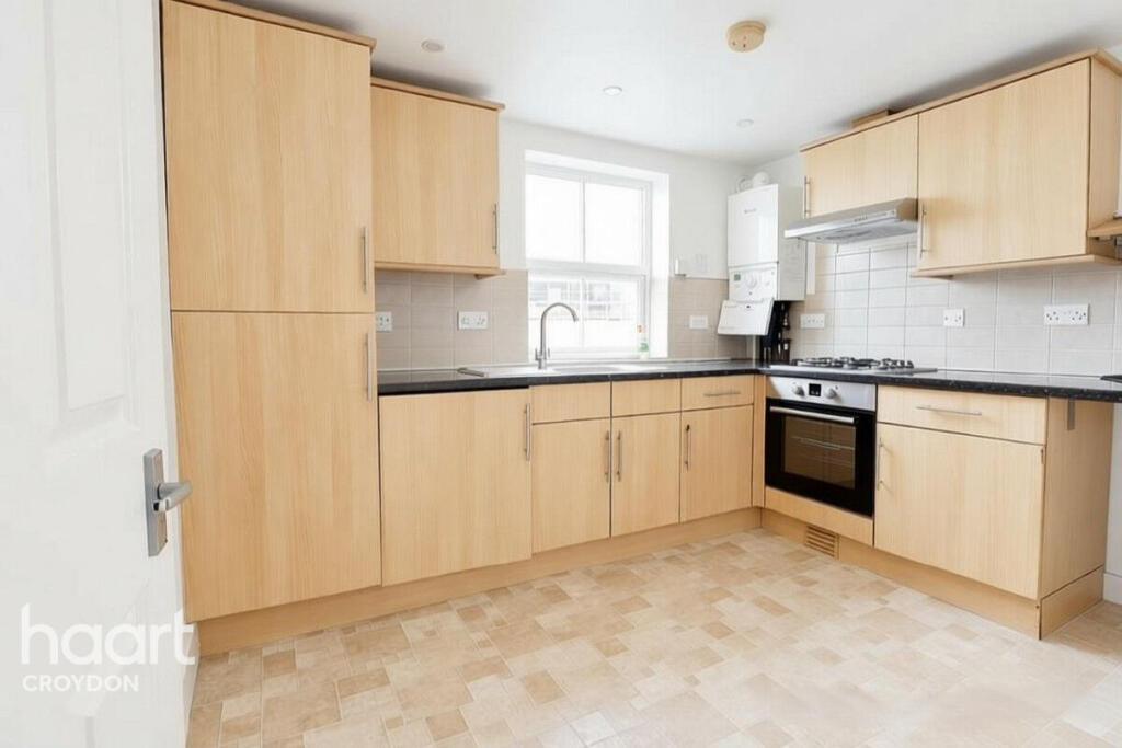 Apartment in Croydon - View 3