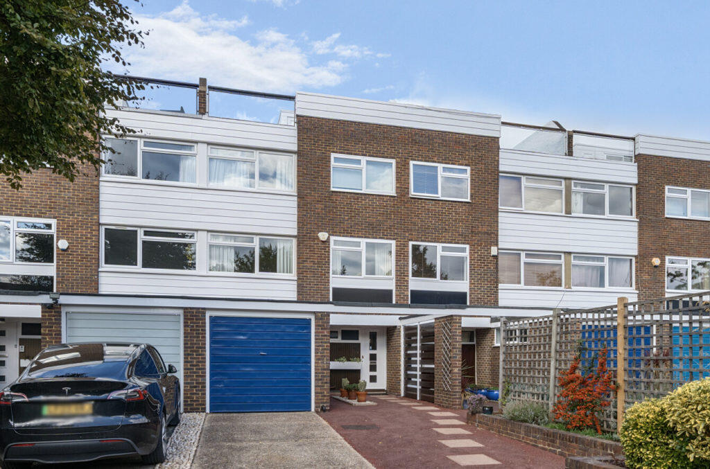 Main image of property: Whiteledges, Ealing, W13