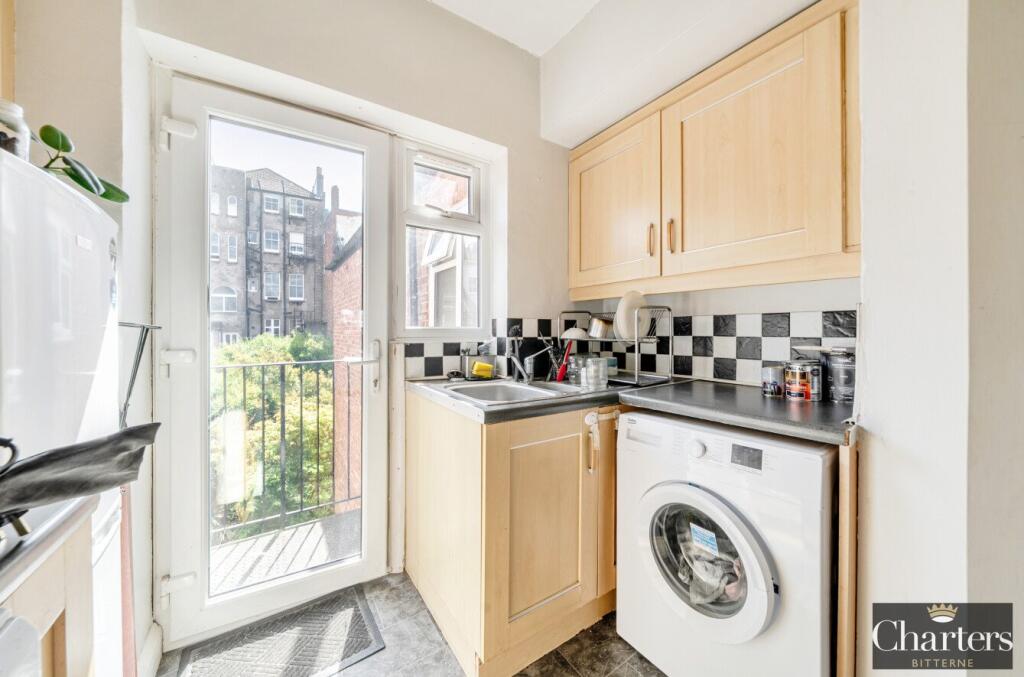 Apartment in Brighton - View 4