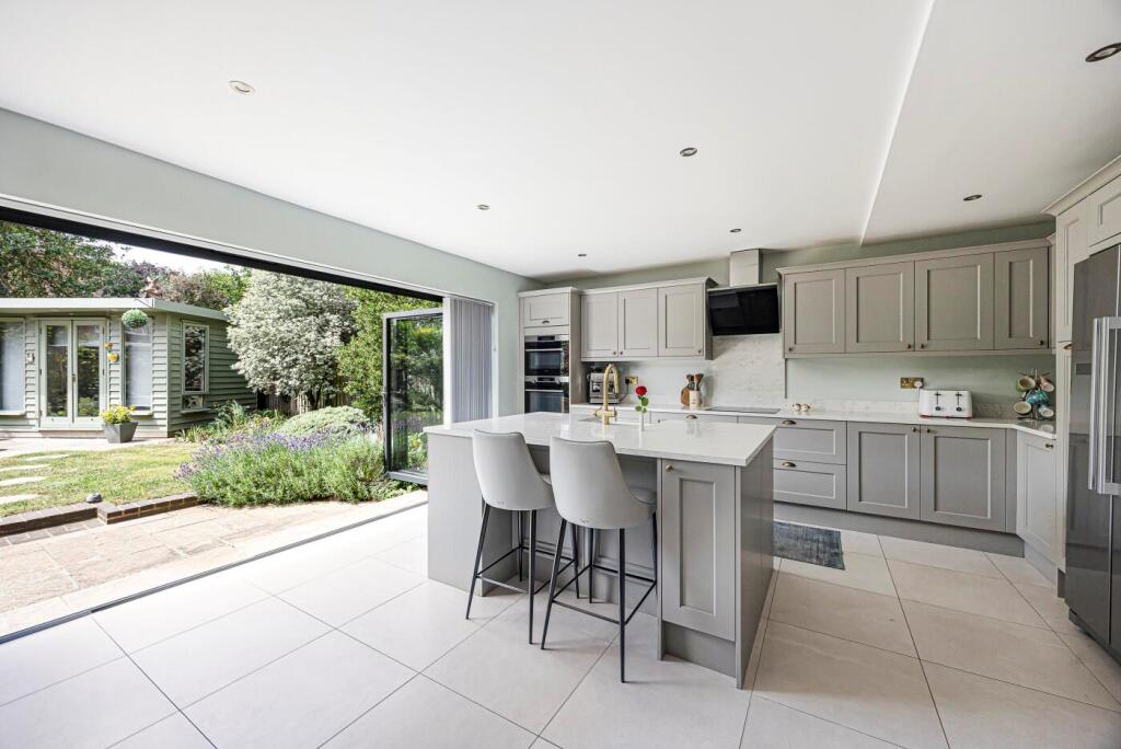 House in South Oxfordshire, Shiplake - More