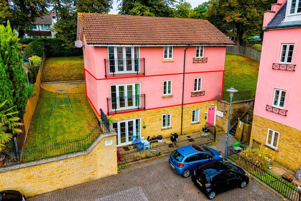 Apartment in Bristol, Woodhill - View 3