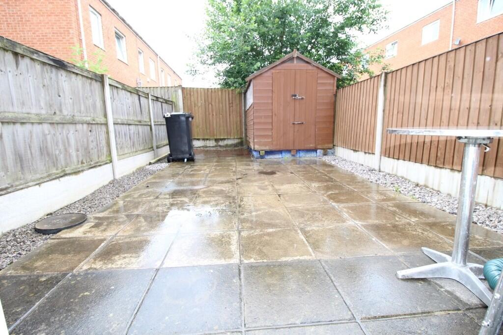 Stockport Road, Grove Village  photo 4