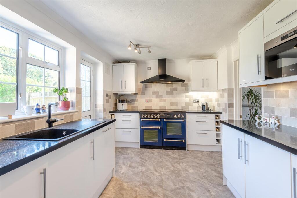 Brookfield Avenue, Larkfield, Aylesford photo 3