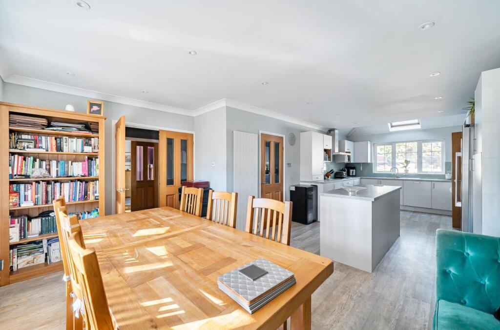 Cambridge Road East, Farnborough photo 3