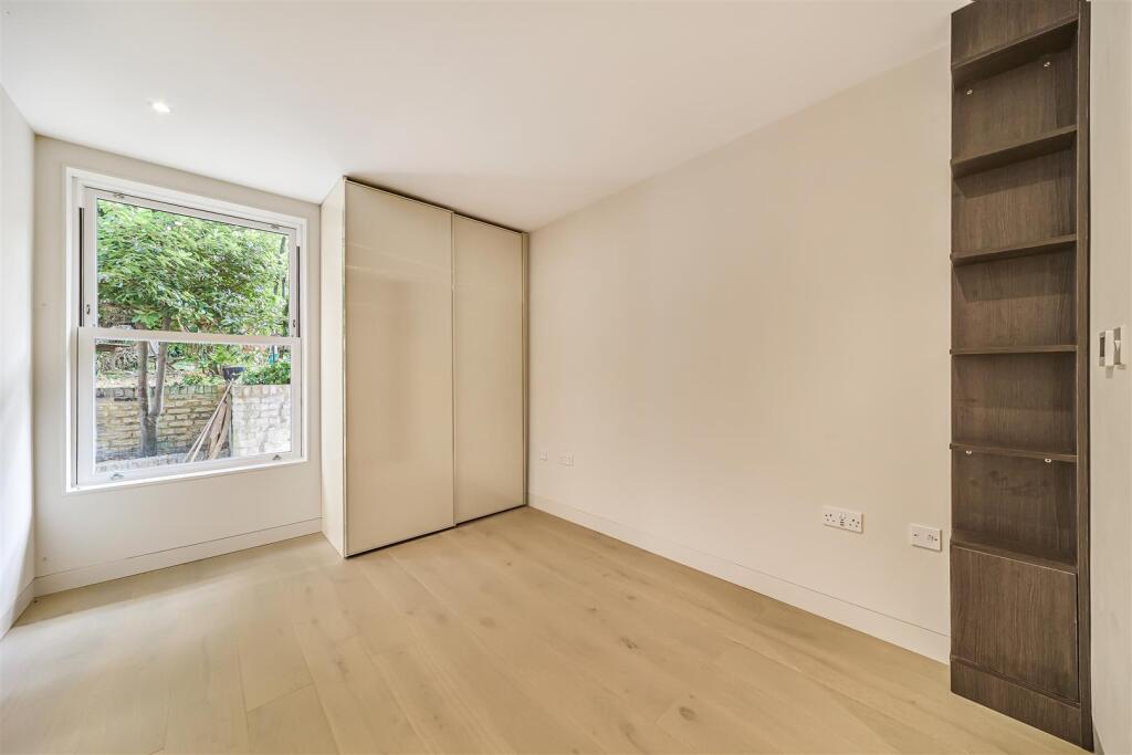 Apartment in London - View 5