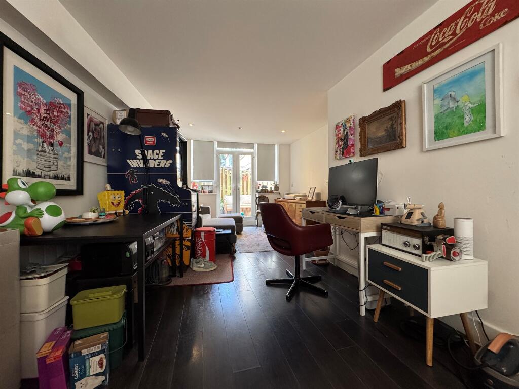 Apartment in Colchester, New Town - View 5