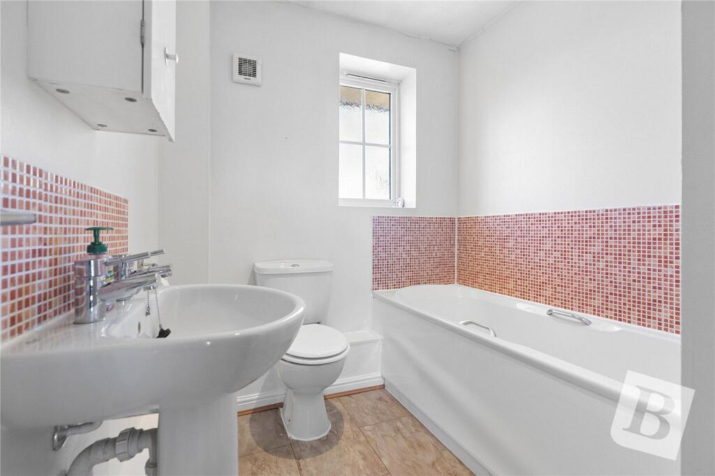 Apartment in Southend-on-Sea - View 5