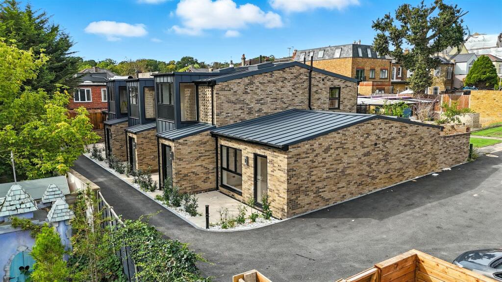 Main image of property: Queens Road, Buckhurst Hill