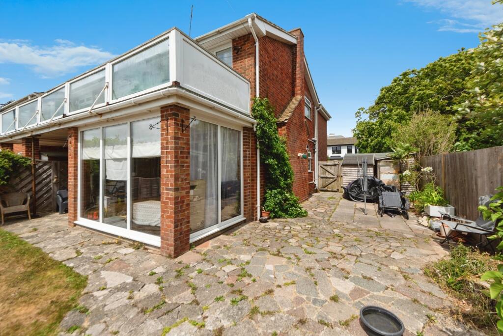 Crescent Road, Gosport, Hampshire, PO12 photo 4