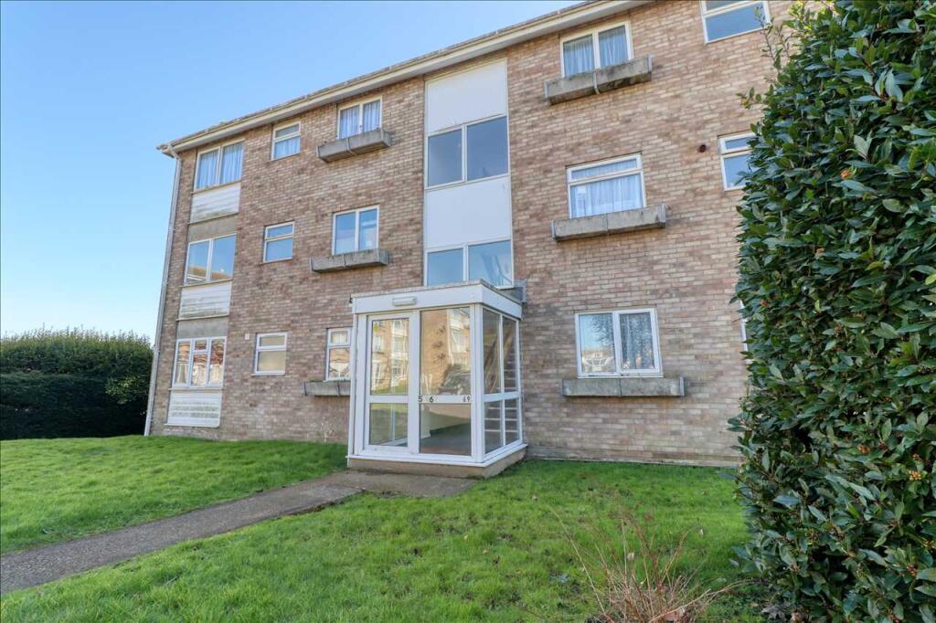 2-bed flat on Gatefield Court, Gatefield Close, Walton on the Naze, £139,995