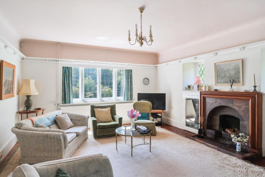 House in Tadworth - View 4