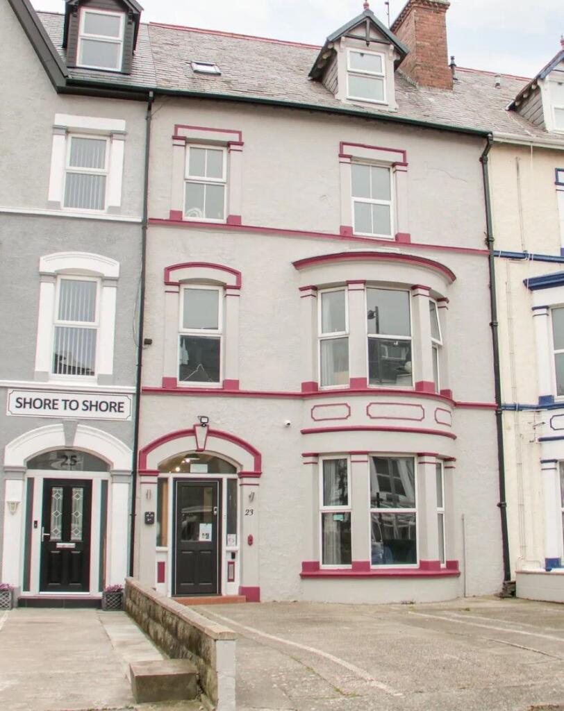 8-bed terraced on Deganwy Avenue, Llandudno, £275,000