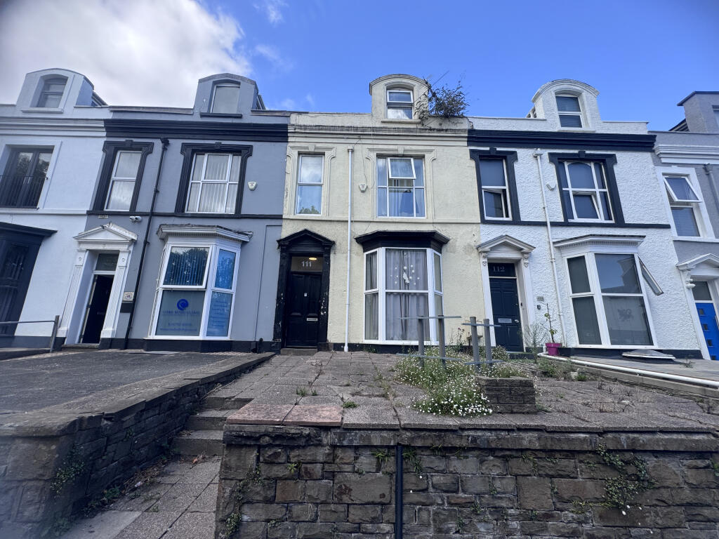 7-bed house on 111 Walter Road, Swansea SA1 5QQ, £285,000