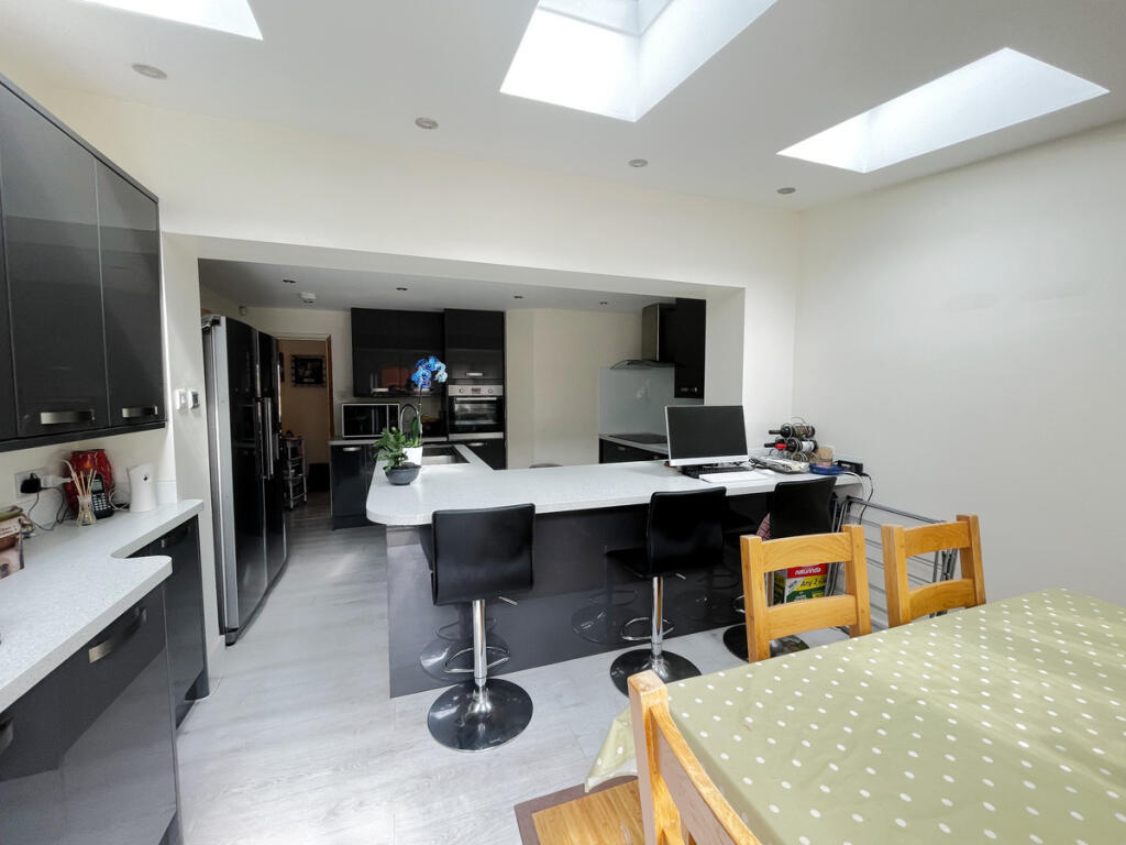 Sixpenny Close, Poole, BH12 4 photo 3