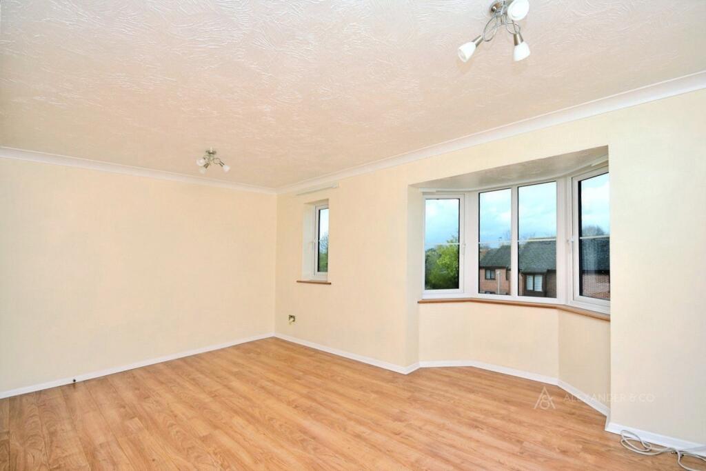 Apartment in Hemel Hempstead - View 3