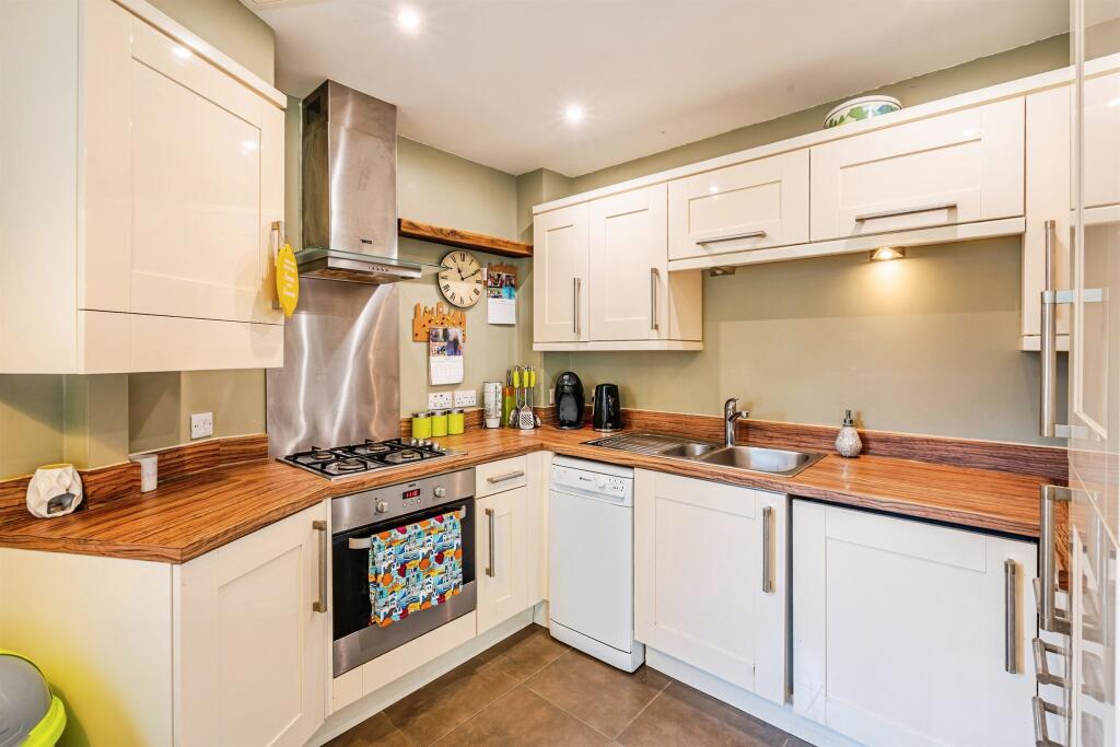 Sunflower Lane, Polegate photo 4
